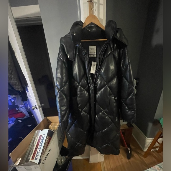 Woman’s Puffy Abercrombie and Fitch Jacket - Picture 5 of 6